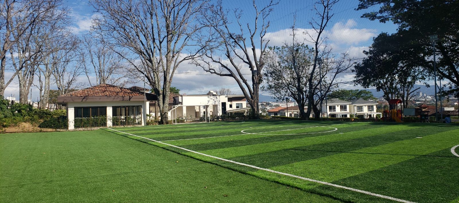 Cancha con césped sintético instalado por PROAL